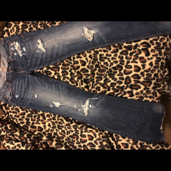 Destroyed A&F Jeans - Picture 2 of 3